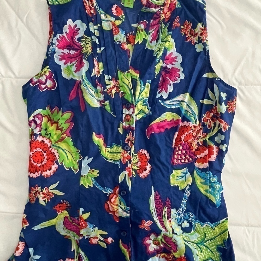 Island Republic Floral Top Size M. Perfect for your next Cruise!!